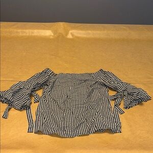 H&M Black and White Blouse with 3/4 Sleeves